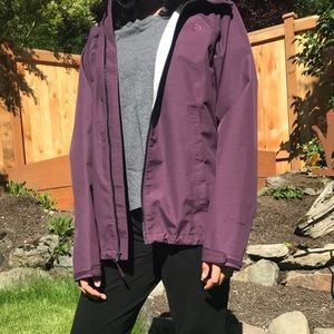 North face rain jacket only worn a few times☔️🌧
